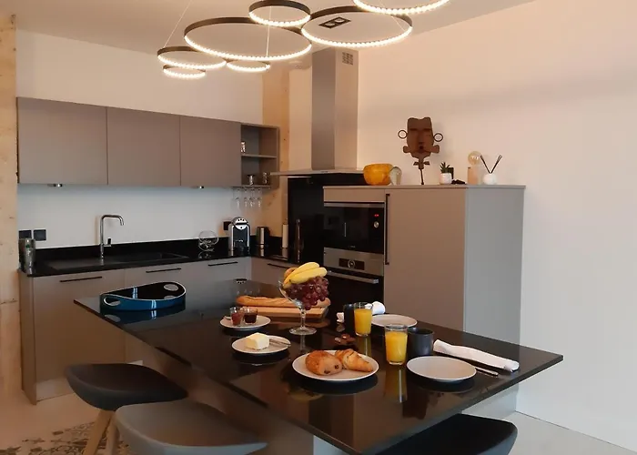 Chateau Croix De Labrie 3*